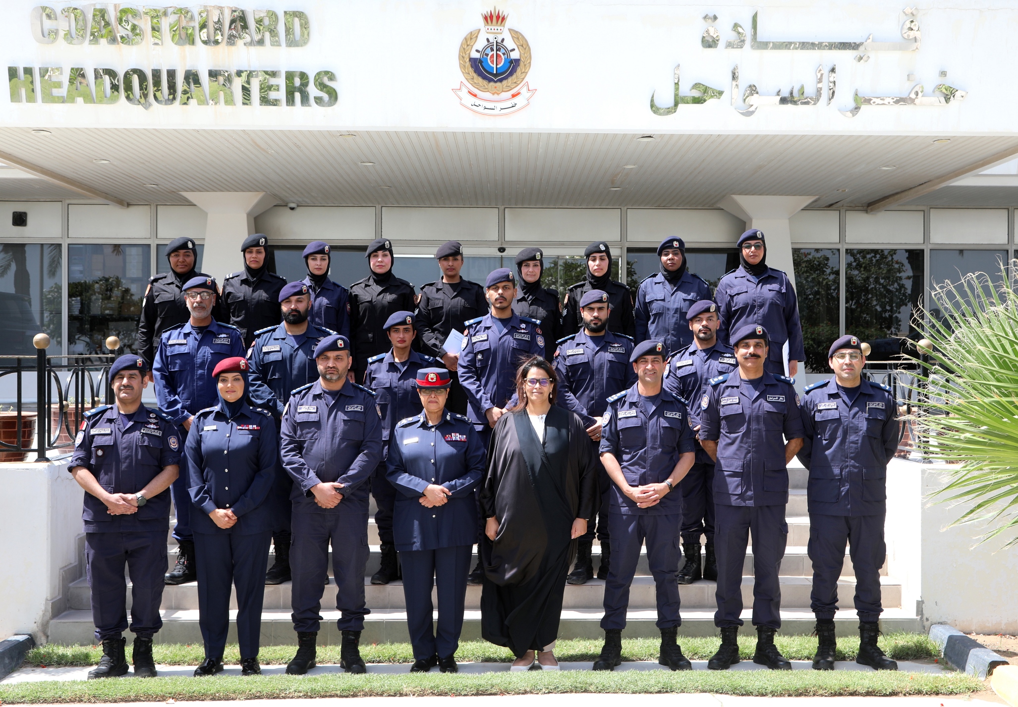 خفر السواحل يختتم الدورة التأسيسية في العلوم البحرية للشرطة النسائية<